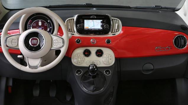Compacto tem ar condicionado digital e transmissão manual de cinco ou seis marchas ou, por opção, Dualogic | <a href="https://preprod.quatrorodas.abril.com.br/noticias/fabricantes/fiat-500-reestilizado-revelado-884160.shtml" target="_blank" rel="migration">Leia mais</a> Compacto tem ar condicionado digital e transmissão manual de cinco ou seis marchas ou, por opção, Dualogic | <a href="https://preprod.quatrorodas.abril.com.br/noticias/fabricantes/fiat-500-reestilizado-revelado-884160.shtml" target="_blank" rel="migration">Leia mais</a>