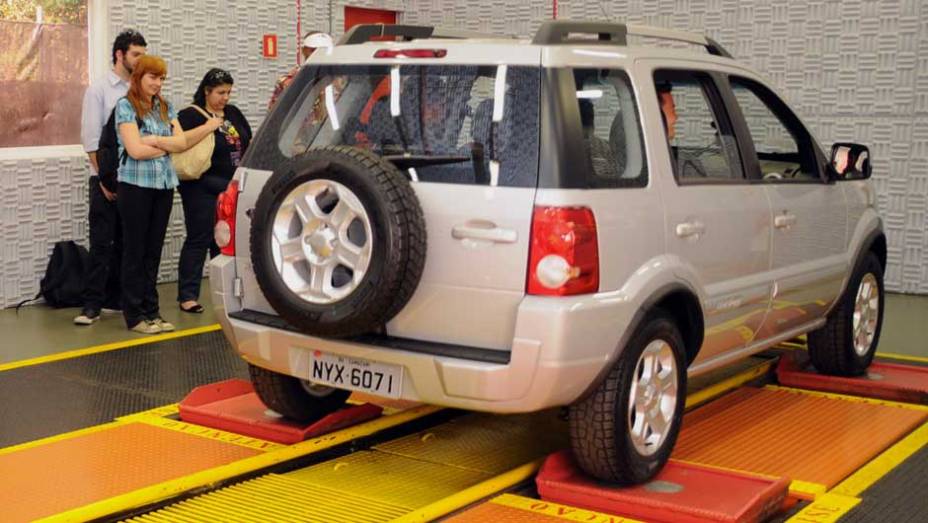 S&atilde;o quatro atuadores hidr&aacute;ulicos que fazem a suspens&atilde;o trabalhar. <a href="https://preprod.quatrorodas.abril.com.br/reportagens/casa-ford-638095.shtml" rel="migration">Leia mais</a>