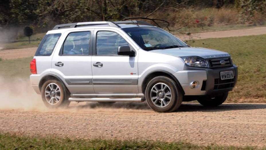 Os pilotos guiam em altas velocidades, exigindo o m&aacute;ximo dos ve&iacute;culos. <a href="https://preprod.quatrorodas.abril.com.br/reportagens/casa-ford-638095.shtml" rel="migration">Leia mais</a>