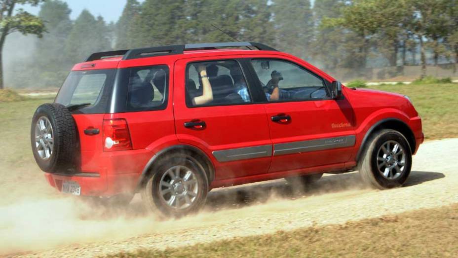 Os ve&iacute;culos 4x4 passam por pistas especiais. <a href="https://preprod.quatrorodas.abril.com.br/reportagens/casa-ford-638095.shtml" rel="migration">Leia mais</a>