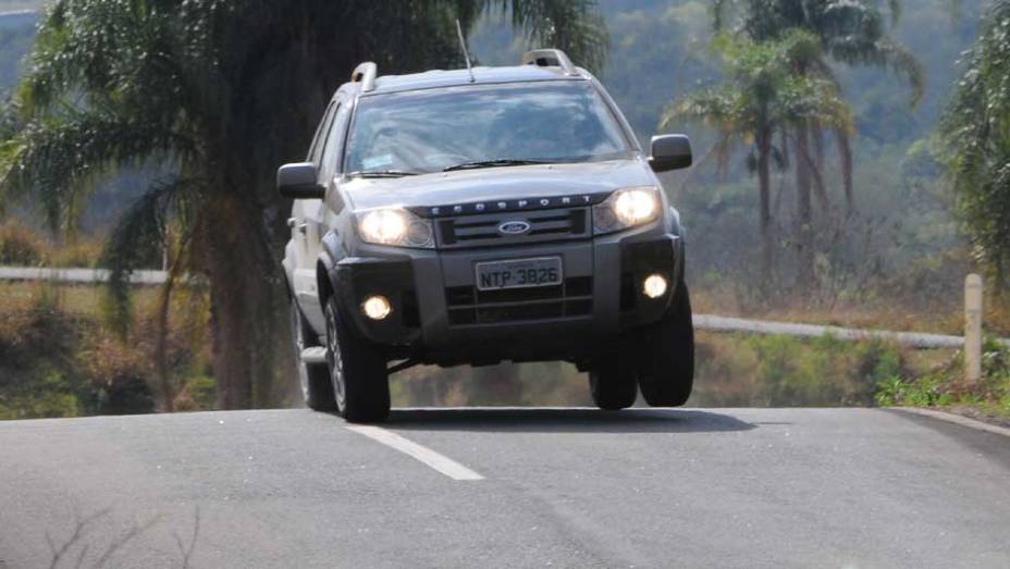 Em algumas partes, as rodas do carro deixam o chão. <a href="https://preprod.quatrorodas.abril.com.br/reportagens/casa-ford-638095.shtml" rel="migration">Leia mais</a>