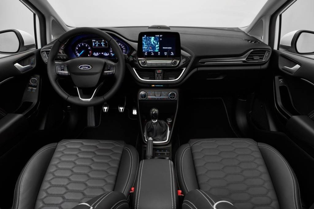 ford-fiesta-2017-1 Interior é idêntico ao do novo EcoSport