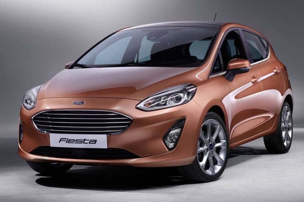 ford-fiesta-2017-3 Dianteira teve mudanças sutis, mantendo a identidade da marca