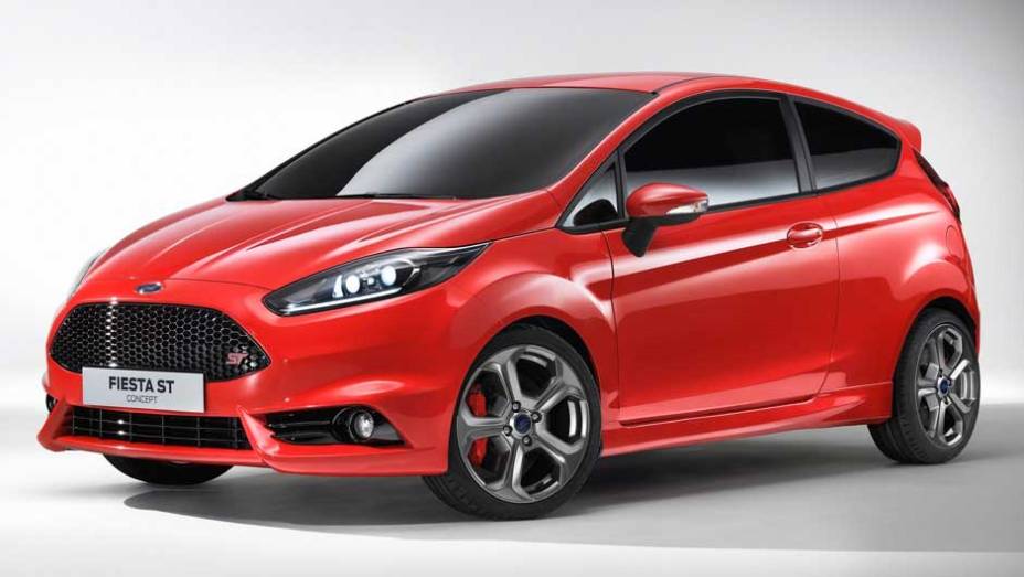 Modelo se destaca pela grade dianteira trapezoidal Modelo se destaca pela grade dianteira trapezoidal