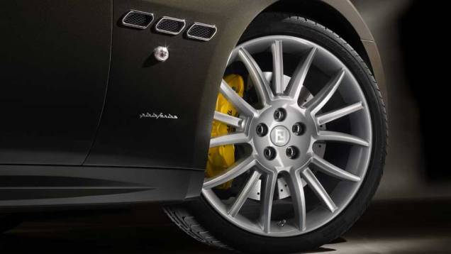Potência gerada pelo motor é de 440 cv Potência gerada pelo motor é de 440 cv