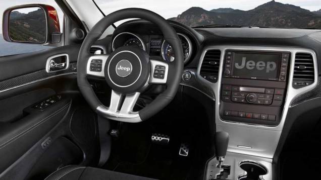 Interior possui revestimento em couro Nappa Interior possui revestimento em couro Nappa