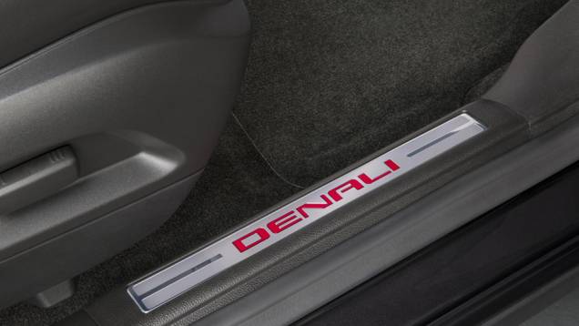 Modelo possui duas opções de motores, uma quatro cilindros e outra V6 | <a href="https://preprod.quatrorodas.abril.com.br/noticias/saloes/new-york-2015/gmc-revela-terrain-2016-reestilizada-852111.shtml" target="_blank" rel="migration">Leia mais</a> Modelo possui duas opções de motores, uma quatro cilindros e outra V6 | <a href="https://preprod.quatrorodas.abril.com.br/noticias/saloes/new-york-2015/gmc-revela-terrain-2016-reestilizada-852111.shtml" target="_blank" rel="migration">Leia mais</a>