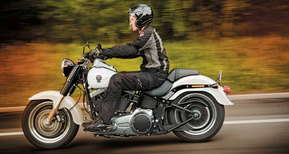A Fat Boy &eacute; confort&aacute;vel, mantidas as restri&ccedil;&otilde;es de todas as custom