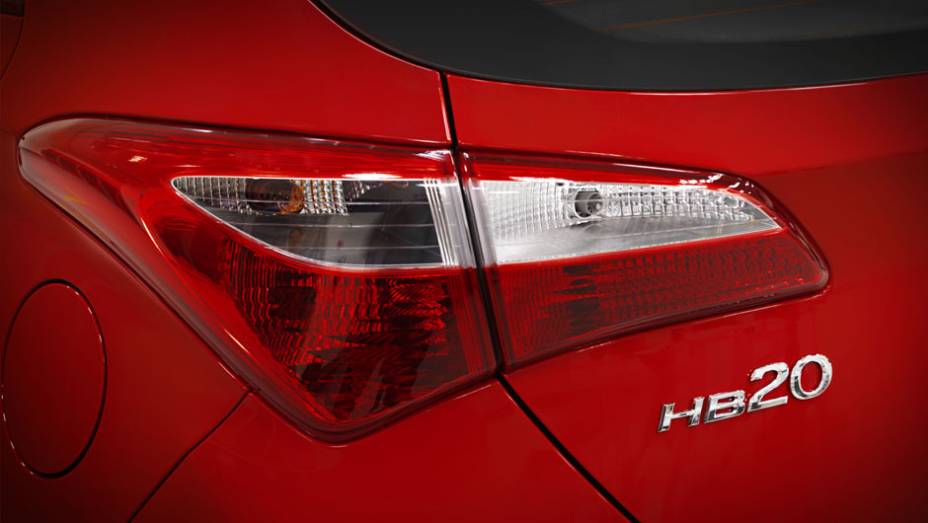 &Uacute;nicas fotos divulgadas do modelo s&atilde;o restritas a pequenos detalhes | <a href="https://preprod.quatrorodas.abril.com.br/carros/lancamentos/novo-hyundai-sera-chamado-hb20-693564.shtml" target="_blank" rel="migration">Leia mais</a>