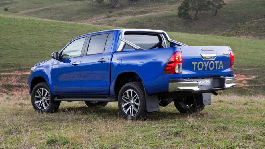 Picape está 70 mm mais comprida e 20 mm mais larga do que sua antecessora | <a href="https://preprod.quatrorodas.abril.com.br/noticias/fabricantes/toyota-revela-nova-hilux-2016-867763.shtml" rel="migration">Leia mais</a>