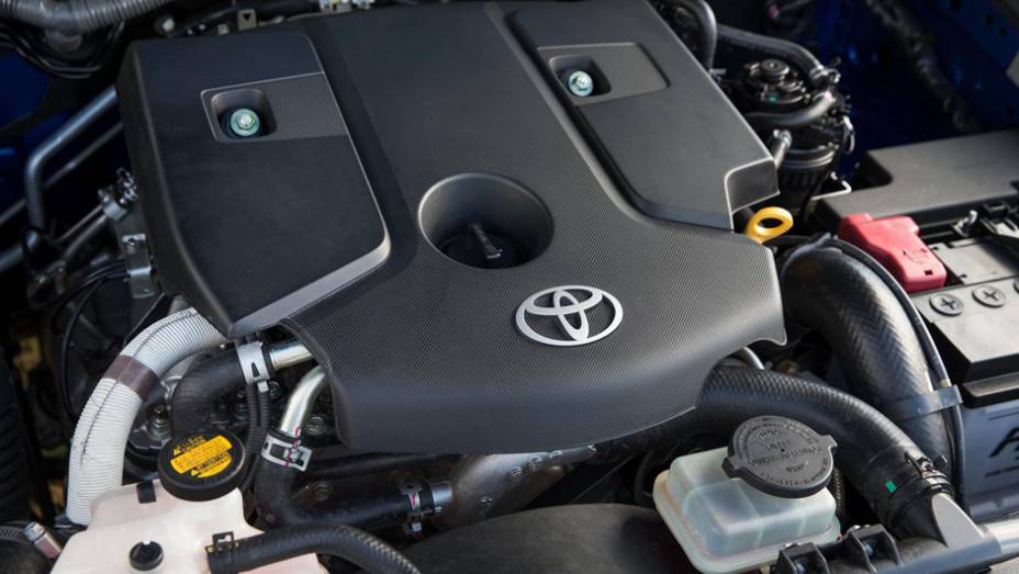 Ser&atilde;o quatro op&ccedil;&otilde;es de motores entre 162 cv e 281 cv dependendo do mercado | <a href="https://preprod.quatrorodas.abril.com.br/noticias/fabricantes/toyota-revela-nova-hilux-2016-867763.shtml" rel="migration">Leia mais</a>