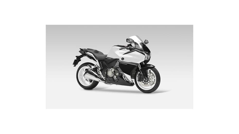 Honda VFR1200F | <a href="https://preprod.quatrorodas.abril.com.br/moto/noticias/confira-novidades-salao-milao-2014-812658.shtml" rel="migration">Leia mais</a>