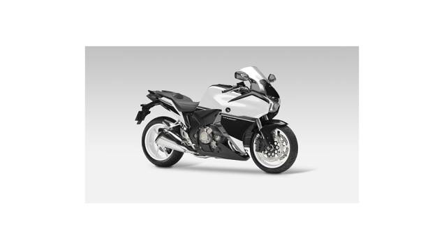 Honda VFR1200F | <a href="https://preprod.quatrorodas.abril.com.br/moto/noticias/confira-novidades-salao-milao-2014-812658.shtml" rel="migration">Leia mais</a> Honda VFR1200F | <a href="https://preprod.quatrorodas.abril.com.br/moto/noticias/confira-novidades-salao-milao-2014-812658.shtml" rel="migration">Leia mais</a>