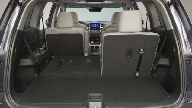 Interior espaçoso possui três fileiras de bancos | <a href="https://preprod.quatrorodas.abril.com.br/noticias/fabricantes/honda-divulga-imagens-pilot-2016-835540.shtml" rel="migration">Leia mais</a> Interior espaçoso possui três fileiras de bancos | <a href="https://preprod.quatrorodas.abril.com.br/noticias/fabricantes/honda-divulga-imagens-pilot-2016-835540.shtml" rel="migration">Leia mais</a>