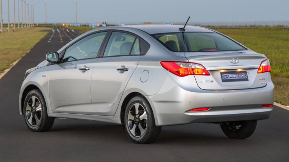 Motor é o 1.6 16v de 128/122 cv e o preço parte de R$ 53.665 | <a href="https://preprod.quatrorodas.abril.com.br/noticias/fabricantes/hyundai-hb20s-impress-869080.shtml" rel="migration">Leia mais</a>