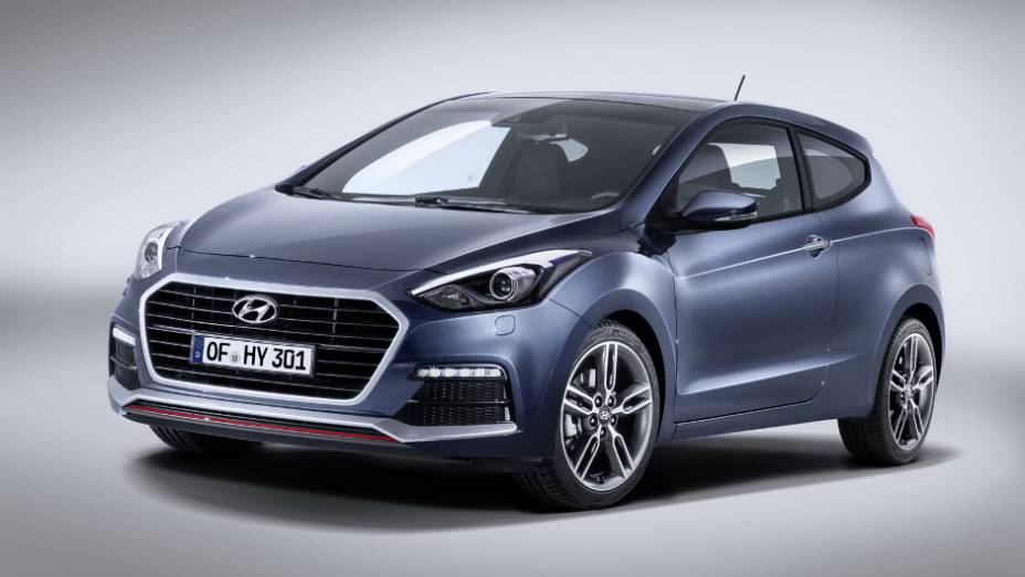 Vers&atilde;o turbo traz entradas de ar inferiores, al&eacute;m de um friso vermelho no centro | <a href="https://preprod.quatrorodas.abril.com.br/noticias/fabricantes/hyundai-revela-facelift-i30-820005.shtml" rel="migration">Leia mais</a>