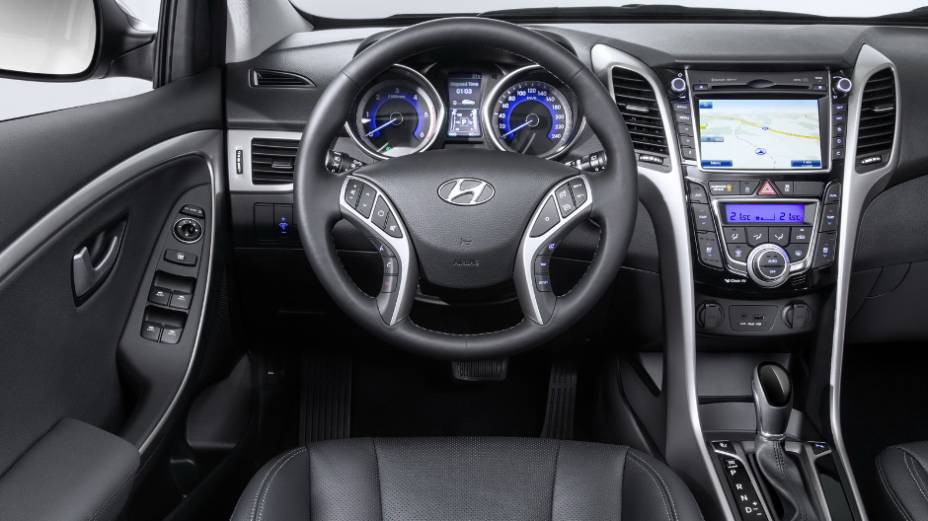 Modelo ganhou novas op&ccedil;&otilde;es de motoriza&ccedil;&atilde;o: 1.4 a gasolina de 100 cv; 1.6 a gasolina e 1.6 a diesel com dupla embreagem | <a href="https://preprod.quatrorodas.abril.com.br/noticias/fabricantes/hyundai-revela-facelift-i30-820005.shtml" rel="migration">Leia mais</a>