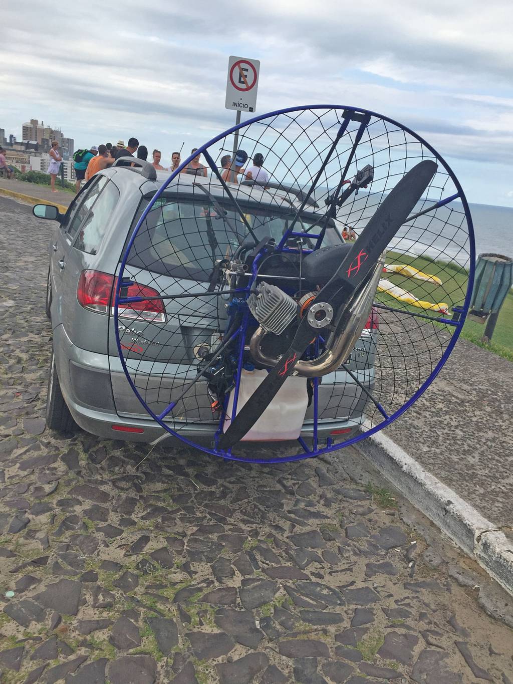 Viva voz Estepe na traseira é para os fracos. A onda agora é colocar um motor, uma hélice e curtir um empurrãozinho a mais