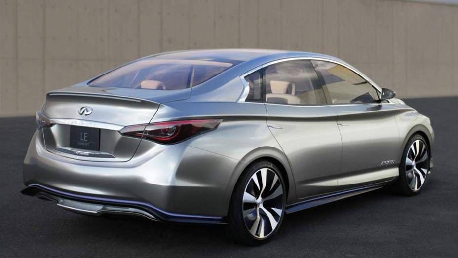 O teto tem uma suave curvatura que termina na parte de trás | <a href="https://preprod.quatrorodas.abril.com.br/saloes/nova-york/2012/infiniti-le-681440.shtml" rel="migration">Leia mais</a> O teto tem uma suave curvatura que termina na parte de trás | <a href="https://preprod.quatrorodas.abril.com.br/saloes/nova-york/2012/infiniti-le-681440.shtml" rel="migration">Leia mais</a>