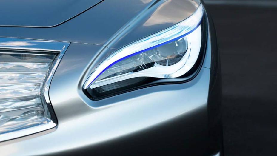 Os belos far&oacute;is possuem ilumina&ccedil;&atilde;o por LEDs | <a href="https://preprod.quatrorodas.abril.com.br/saloes/nova-york/2012/infiniti-le-681440.shtml" rel="migration">Leia mais</a>
