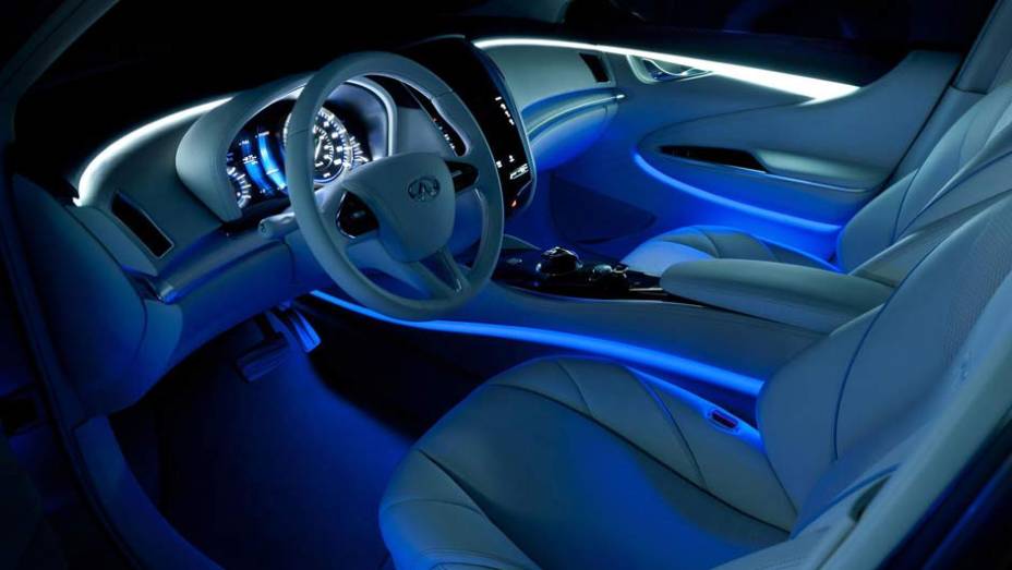 A iluminação azulada faz referência à preocupação com o meio-ambiente deste sedã elétrico | <a href="https://preprod.quatrorodas.abril.com.br/saloes/nova-york/2012/infiniti-le-681440.shtml" rel="migration">Leia mais</a> A iluminação azulada faz referência à preocupação com o meio-ambiente deste sedã elétrico | <a href="https://preprod.quatrorodas.abril.com.br/saloes/nova-york/2012/infiniti-le-681440.shtml" rel="migration">Leia mais</a>