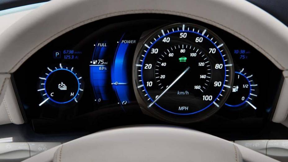 No painel, o motorista tem acesso a várias informações, como a autonomia da bateria de íon-lítio | <a href="https://preprod.quatrorodas.abril.com.br/saloes/nova-york/2012/infiniti-le-681440.shtml" rel="migration">Leia mais</a> No painel, o motorista tem acesso a várias informações, como a autonomia da bateria de íon-lítio | <a href="https://preprod.quatrorodas.abril.com.br/saloes/nova-york/2012/infiniti-le-681440.shtml" rel="migration">Leia mais</a>