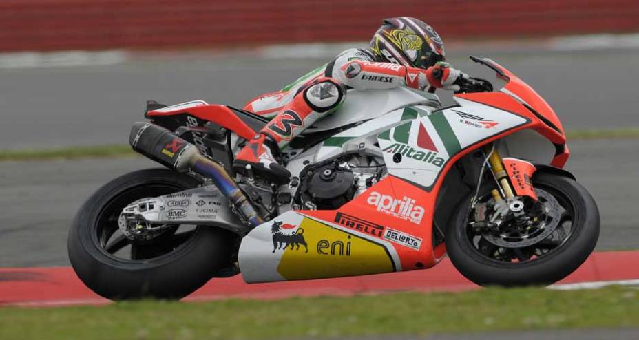 Biaggi em a&ccedil;&atilde;o durante a prova inglesa