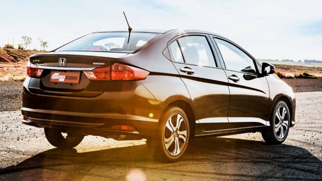 Médios: Honda City 1.5 16V Flex - 9,3 km/l etanol - 13,3 km/l gasolina | <a href="https://preprod.quatrorodas.abril.com.br/noticias/mercado/inmetro-divulga-ranking-2015-programa-etiquetagem-veicular-827512.shtml" rel="migration">Leia mais</a> Médios: Honda City 1.5 16V Flex - 9,3 km/l etanol - 13,3 km/l gasolina | <a href="https://preprod.quatrorodas.abril.com.br/noticias/mercado/inmetro-divulga-ranking-2015-programa-etiquetagem-veicular-827512.shtml" rel="migration">Leia mais</a>