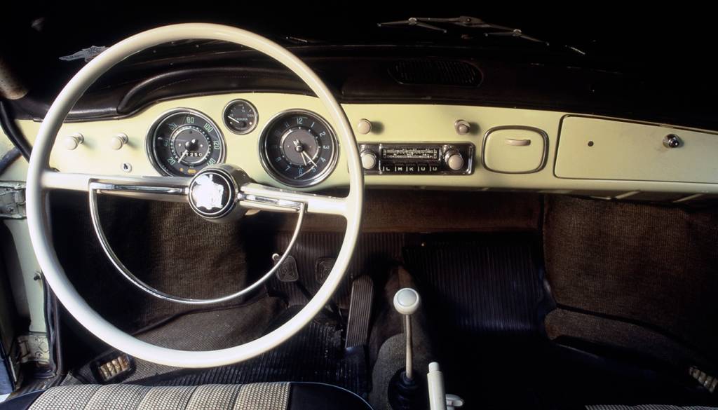 Karmann Ghia Painel com instrumentos básicos, sem conta-giros