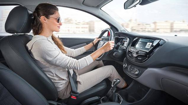 Carro vem recheado de acessórios e parte de cerca de R$ 29 mil | <a href="https://preprod.quatrorodas.abril.com.br/noticias/saloes/genebra-2015/opel-lanca-karl-europa-819122.shtml" rel="migration">Leia mais</a> Carro vem recheado de acessórios e parte de cerca de R$ 29 mil | <a href="https://preprod.quatrorodas.abril.com.br/noticias/saloes/genebra-2015/opel-lanca-karl-europa-819122.shtml" rel="migration">Leia mais</a>