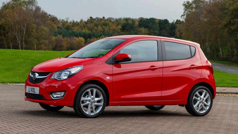 Vauxhall Viva, apenas o nome e logos mudam em relação ao Opel Karl | <a href="https://preprod.quatrorodas.abril.com.br/noticias/saloes/genebra-2015/opel-lanca-karl-europa-819122.shtml" rel="migration">Leia mais</a>