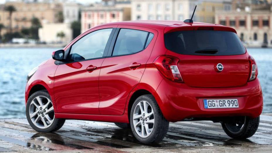 Opel Karl 2015 virá com motor de três cilindros e 78 cavalos de potência | <a href="https://preprod.quatrorodas.abril.com.br/noticias/saloes/genebra-2015/opel-lanca-karl-europa-819122.shtml" rel="migration">Leia mais</a>