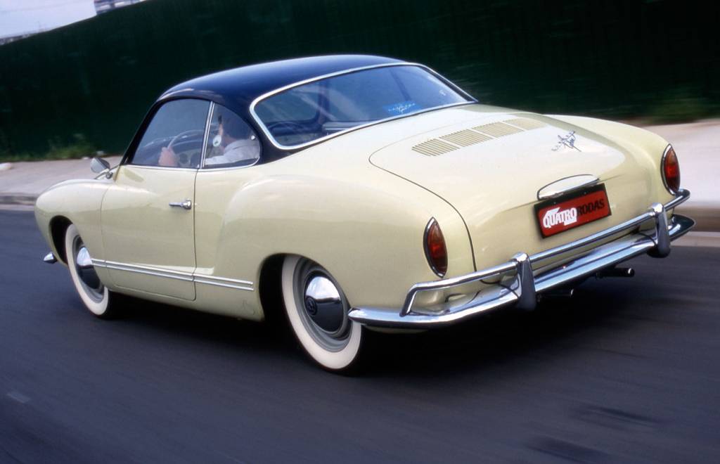 Karmann Ghia Pintura saia-e-blusa e pneus faixa-branca: puro anos 60