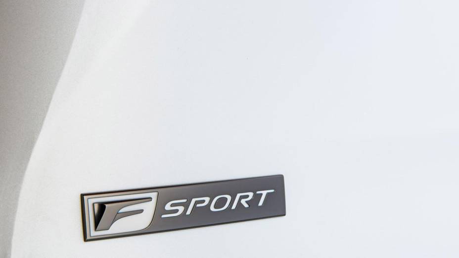 Vers&atilde;o F SPORT | <a href="https://preprod.quatrorodas.abril.com.br/noticias/saloes/pequim-2014/lexus-revela-crossover-nx-2015-pequim-780341.shtml" rel="migration">Leia mais</a>