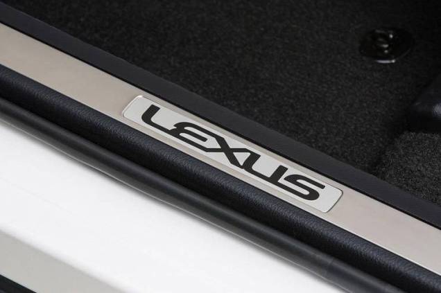 Detalhe da soleira do NX | <a href="https://preprod.quatrorodas.abril.com.br/noticias/saloes/pequim-2014/lexus-revela-crossover-nx-2015-pequim-780341.shtml" rel="migration">Leia mais</a> Detalhe da soleira do NX | <a href="https://preprod.quatrorodas.abril.com.br/noticias/saloes/pequim-2014/lexus-revela-crossover-nx-2015-pequim-780341.shtml" rel="migration">Leia mais</a>