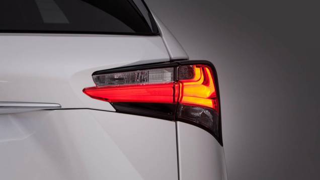 Lanterna traseira do NX | <a href="https://preprod.quatrorodas.abril.com.br/noticias/saloes/pequim-2014/lexus-revela-crossover-nx-2015-pequim-780341.shtml" rel="migration">Leia mais</a> Lanterna traseira do NX | <a href="https://preprod.quatrorodas.abril.com.br/noticias/saloes/pequim-2014/lexus-revela-crossover-nx-2015-pequim-780341.shtml" rel="migration">Leia mais</a>