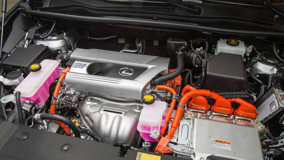 Sistema h&iacute;brido com motor Atkinson e gerador el&eacute;trico | <a href="https://preprod.quatrorodas.abril.com.br/noticias/saloes/pequim-2014/lexus-revela-crossover-nx-2015-pequim-780341.shtml" rel="migration">Leia mais</a>