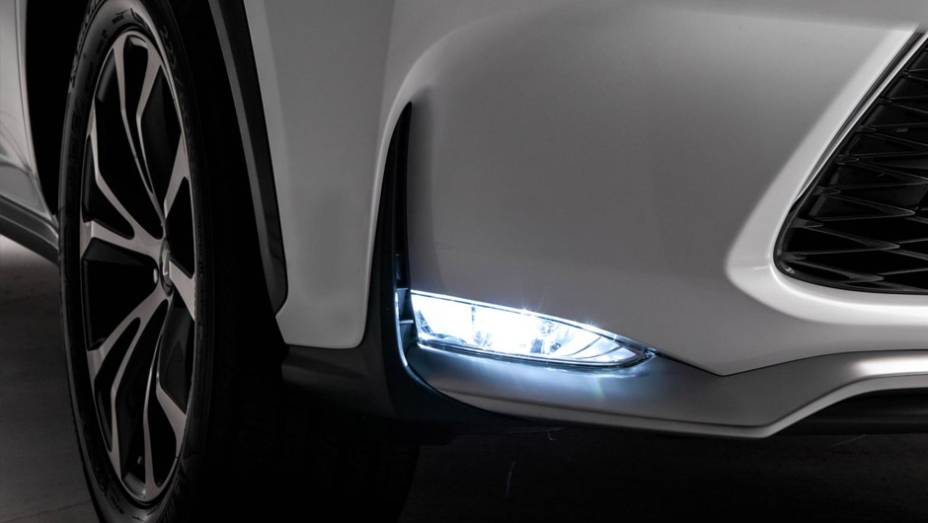 Luzes de neblina do NX 2015 | <a href="https://preprod.quatrorodas.abril.com.br/noticias/saloes/pequim-2014/lexus-revela-crossover-nx-2015-pequim-780341.shtml" rel="migration">Leia mais</a>