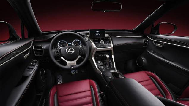 Versão do NX com interior preto com estofamento roxo e detalhes metálicos | <a href="https://preprod.quatrorodas.abril.com.br/noticias/saloes/pequim-2014/lexus-revela-crossover-nx-2015-pequim-780341.shtml" rel="migration">Leia mais</a> Versão do NX com interior preto com estofamento roxo e detalhes metálicos | <a href="https://preprod.quatrorodas.abril.com.br/noticias/saloes/pequim-2014/lexus-revela-crossover-nx-2015-pequim-780341.shtml" rel="migration">Leia mais</a>