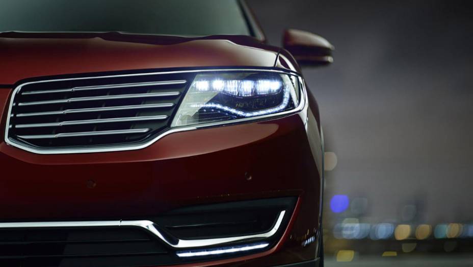 Far&oacute;is de LED s&atilde;o alguns dos itens opcionais oferecidos | <a href="https://preprod.quatrorodas.abril.com.br/noticias/saloes/detroit-2015/lincoln-revela-crossover-mkx-2016-825300.shtml" rel="migration">Leia mais</a>