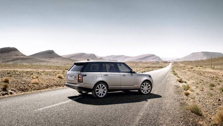 Novo Land Rover Range Rover custará o equivalente a R$ 229.500 no Reino Unido | <a href="https://preprod.quatrorodas.abril.com.br/noticias/mercado/land-rover-ranger-rover-custara-r-229-000-r-u-700829.shtml" target="_blank" rel="migration">Leia mais</a>