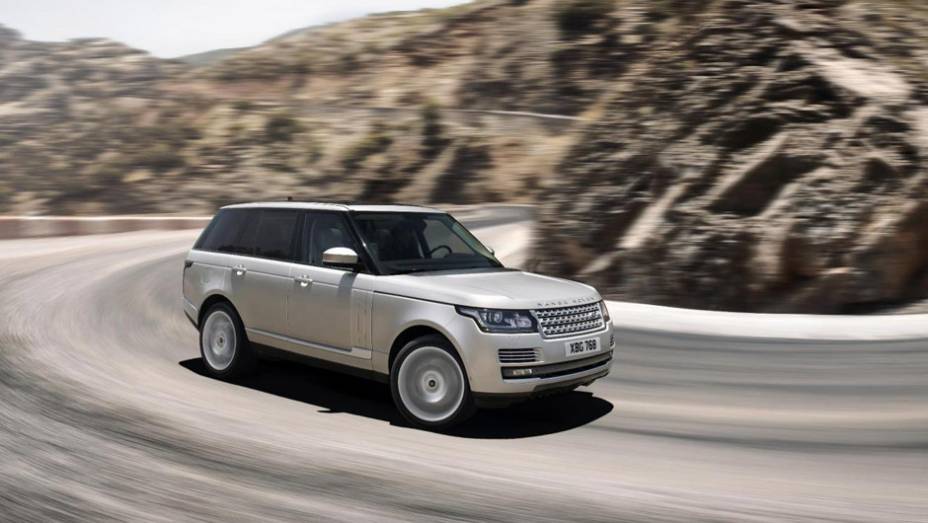 No Reino Unido, Landr Rover Range Rover terá as opções de motor 3.0 V6 biturbo diesel, 4.4 V8 biturbodiesel e 5.0 V8 Supercharger gasolina | <a href="https://preprod.quatrorodas.abril.com.br/noticias/mercado/land-rover-ranger-rover-custara-r-229-000-r-u-700829.sht" rel="migration"></a>