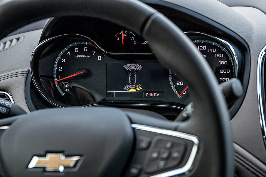 Aviso de parada no painel. Hora de engatar a ré Aviso de parada no painel. Hora de engatar a ré