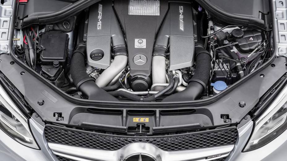 Motor é 5.5 litros V8 biturbo de 585 cavalos de potência | <a href="https://preprod.quatrorodas.abril.com.br/noticias/saloes/detroit-2015/mercedes-amg-gle63-s-coupe-revelada-oficialmente-detroit-824420.shtml" rel="migration">Leia mais</a> Motor é 5.5 litros V8 biturbo de 585 cavalos de potência | <a href="https://preprod.quatrorodas.abril.com.br/noticias/saloes/detroit-2015/mercedes-amg-gle63-s-coupe-revelada-oficialmente-detroit-824420.shtml" rel="migration">Leia mais</a>