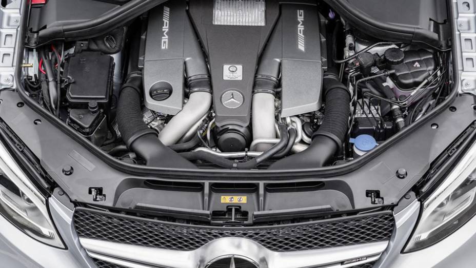 Motor é 5.5 litros V8 biturbo de 585 cavalos de potência | <a href="https://preprod.quatrorodas.abril.com.br/noticias/saloes/detroit-2015/mercedes-amg-gle63-s-coupe-revelada-oficialmente-detroit-824420.shtml" rel="migration">Leia mais</a>