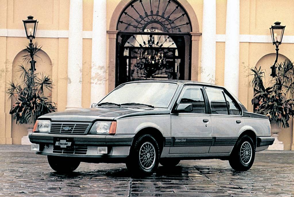 Chevrolet Monza Classic 1986 Chevrolet Monza Classic modelo 1986, ano em que o carro foi líder de vendas
