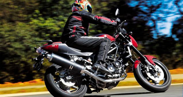 O motor V2 a 90 graus é muito bom: tem 81,5 cv, vibra pouco e sobe de giros com disposição O motor V2 a 90 graus é muito bom: tem 81,5 cv, vibra pouco e sobe de giros com disposição
