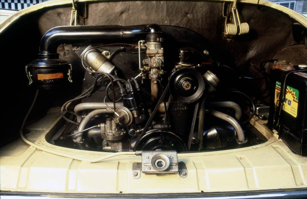 Karmann Ghia O motor 1200 tem modestos 36 cv, mas soa como música para os ouvidos