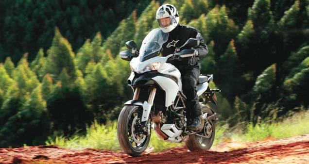 Aro 17 frontal: muito mais par hipermotard que para supertail Aro 17 frontal: muito mais par hipermotard que para supertail