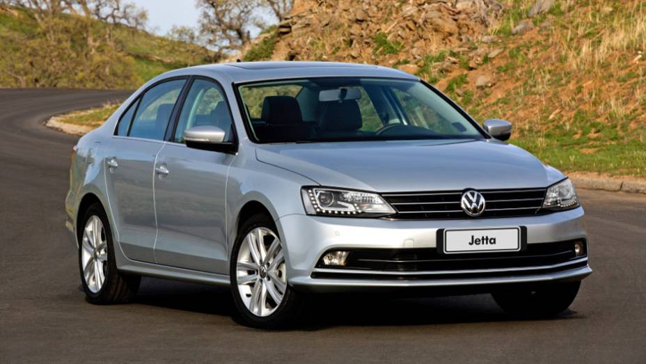 O Jetta ganha novo visual e também a nova versão de entrada Trendline - <a href="https://preprod.quatrorodas.abril.com.br/noticias/fabricantes/vw-lanca-novos-jetta-touareg-840644.shtml" rel="migration">Leia mais</a>